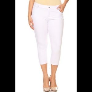 NEW- PLUS SIZE Classic Solid Capri -White